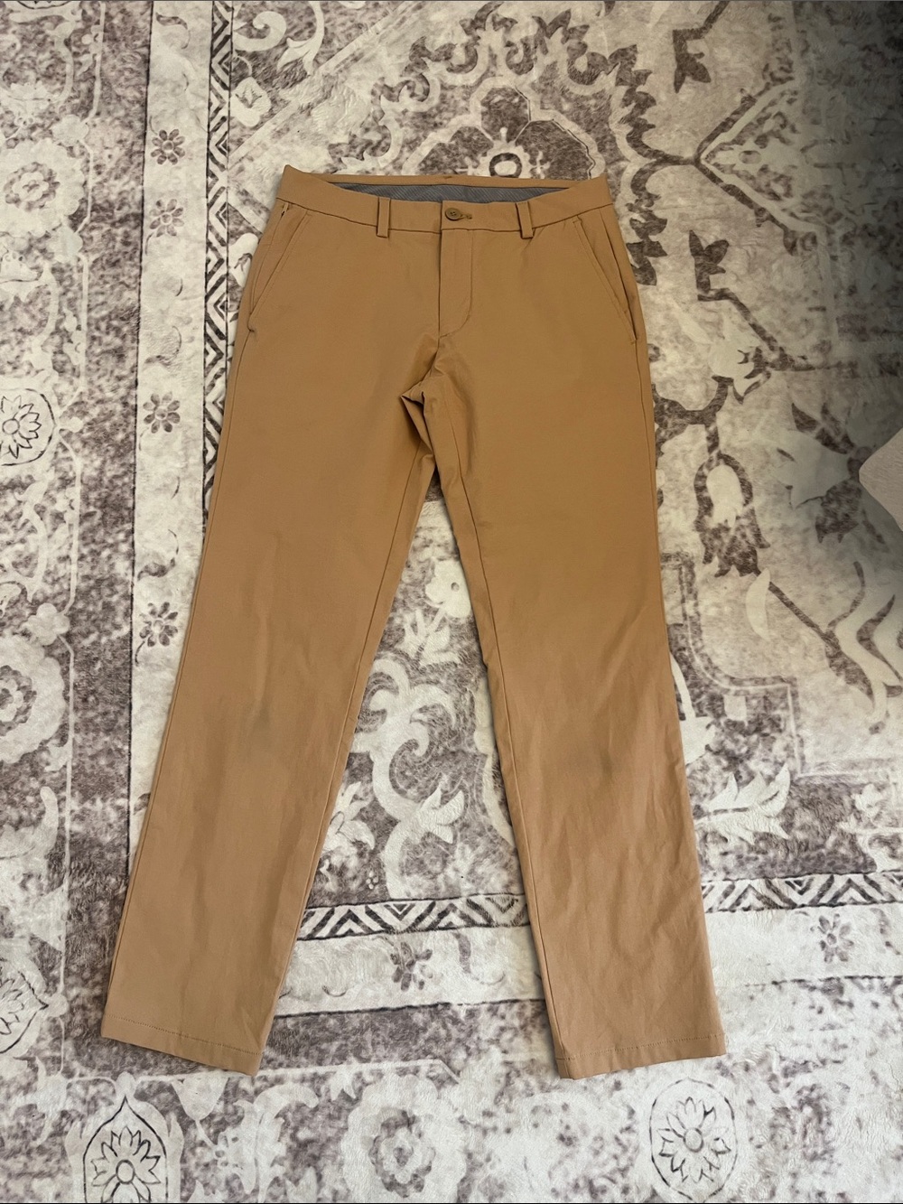 Vineyard Vines Men's On-The-Go Pant in Tan